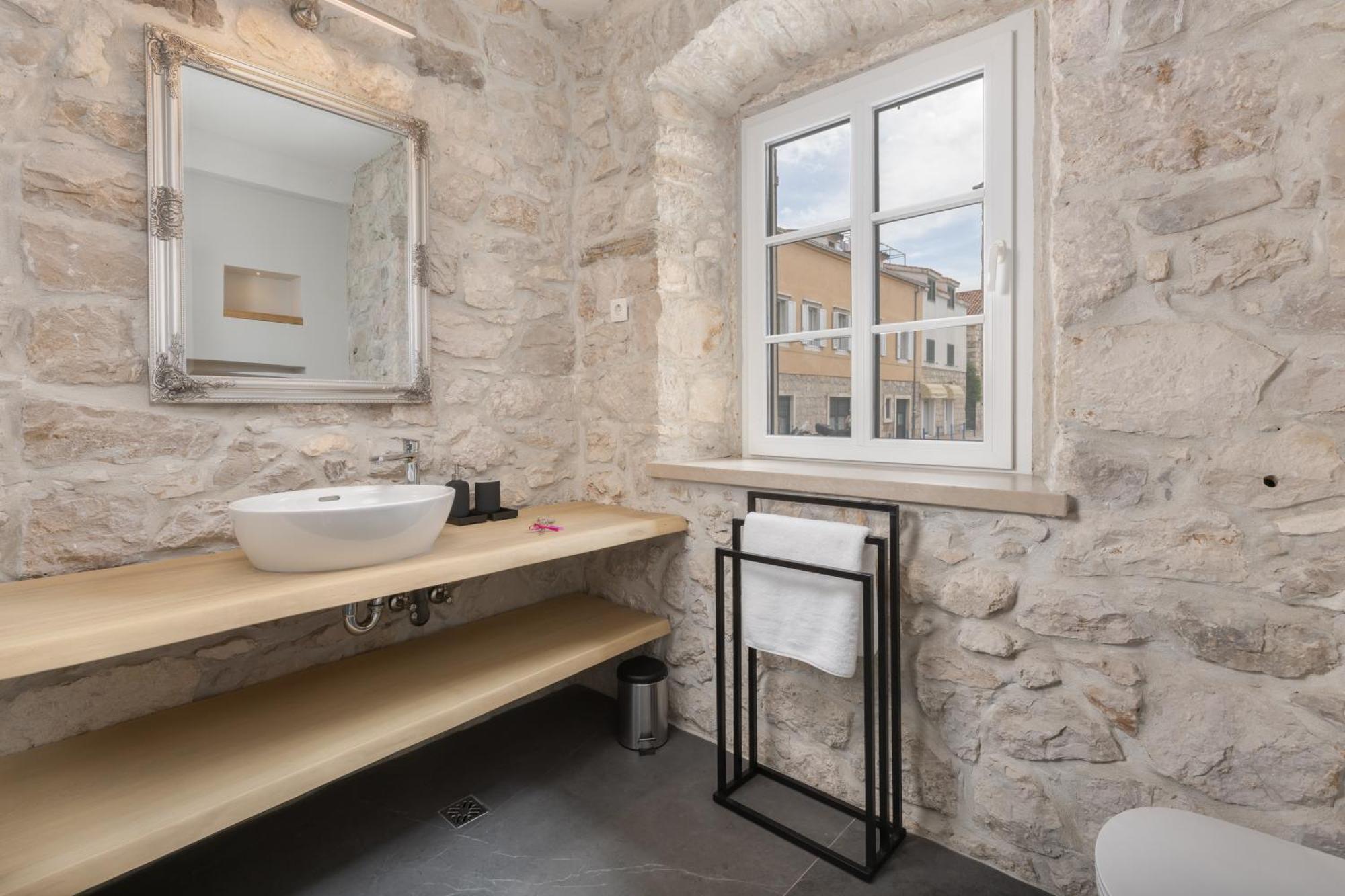 New - Casa Columba - 4 Star Design Boutique With Outdoor Pool & Private Garden (adults Only) Makarska